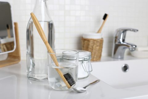 How to Disinfect Toothbrushes