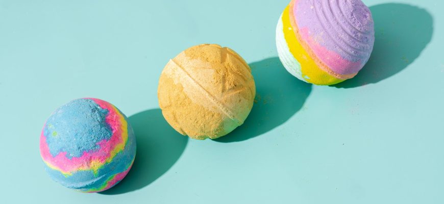 DIY Lemon + Lavender Bath Bombs
