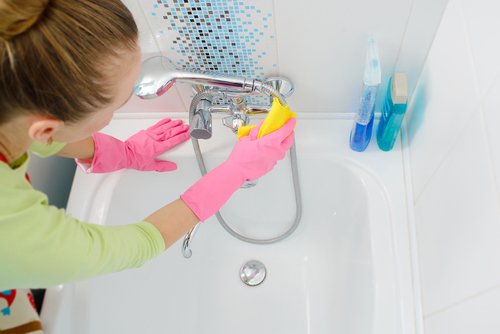 How To Remove Stains From A Bathtub
