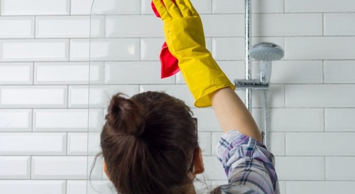 DIY Daily Clean Shower Spray