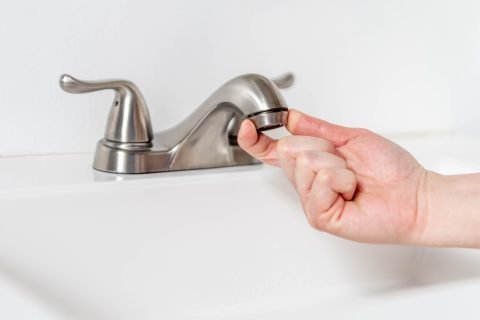 How to Clean Tubs & Faucet Heads