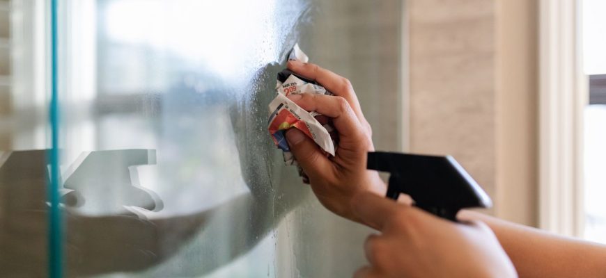 DIY Glass & Mirror Spray