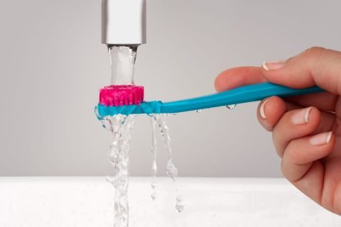 How to Disinfect Toothbrushes