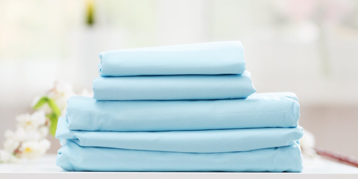 How to Fold a Fitted Sheet - Neatly Fold Elastic Edges in Seconds