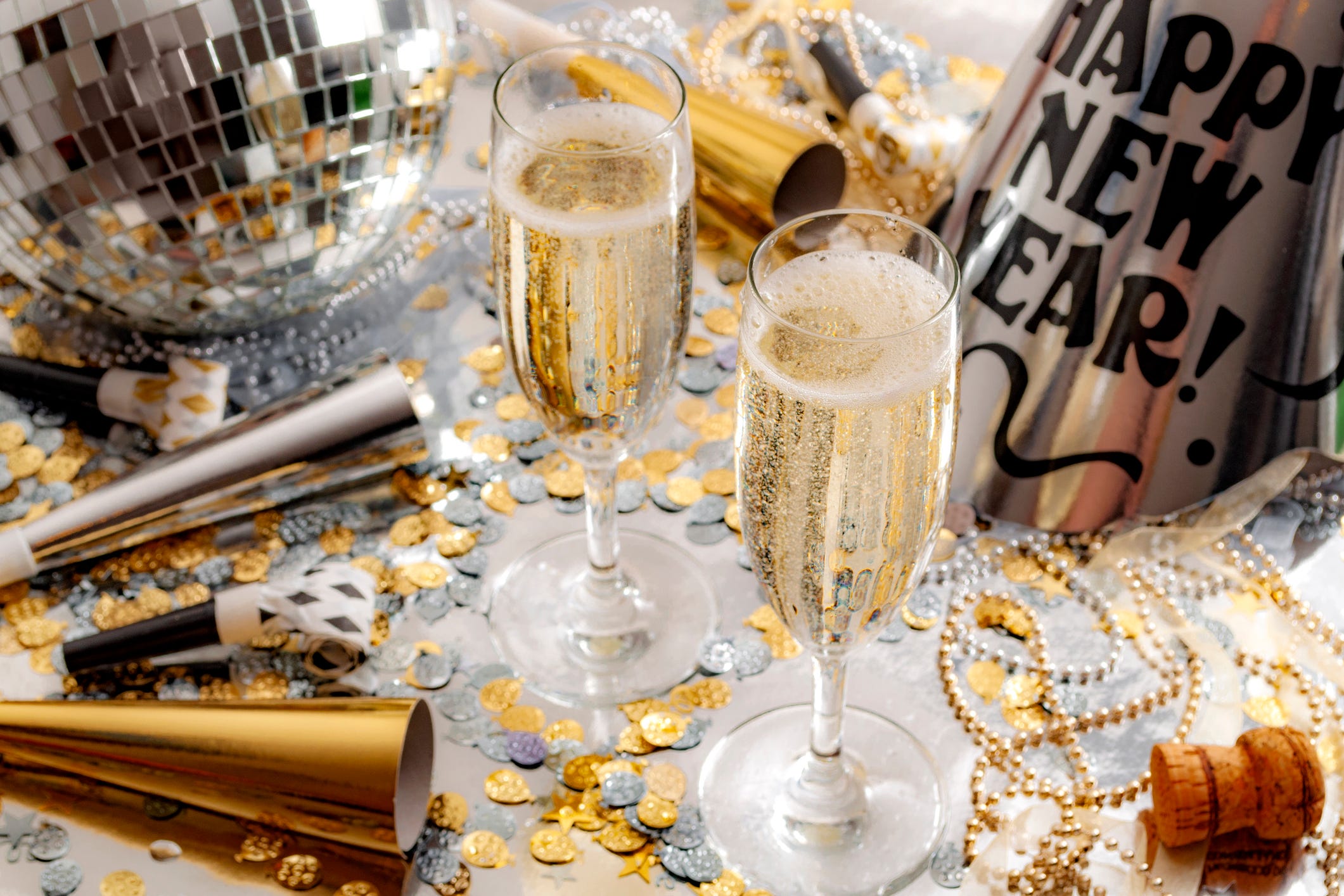20 Best New Year's Eve Decorations 2023 - New Year's Eve Party Décor