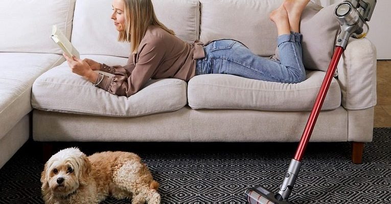 Carpet Cleaning (2 Ways to DIY)