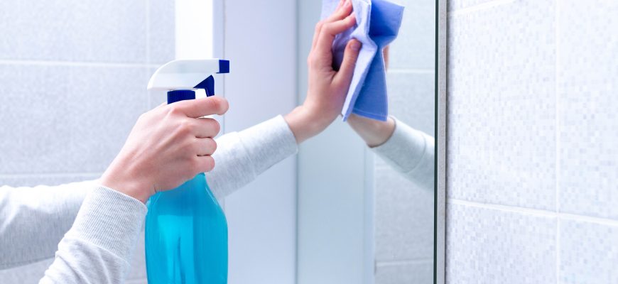 Best Way To Clean Windows and Mirrors