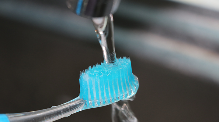 How to Disinfect Toothbrushes